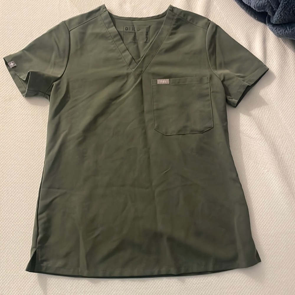 Figs scrub top